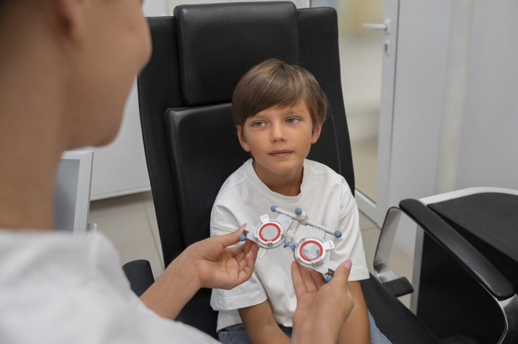 Мягкие контактные линзы при миопии у детей